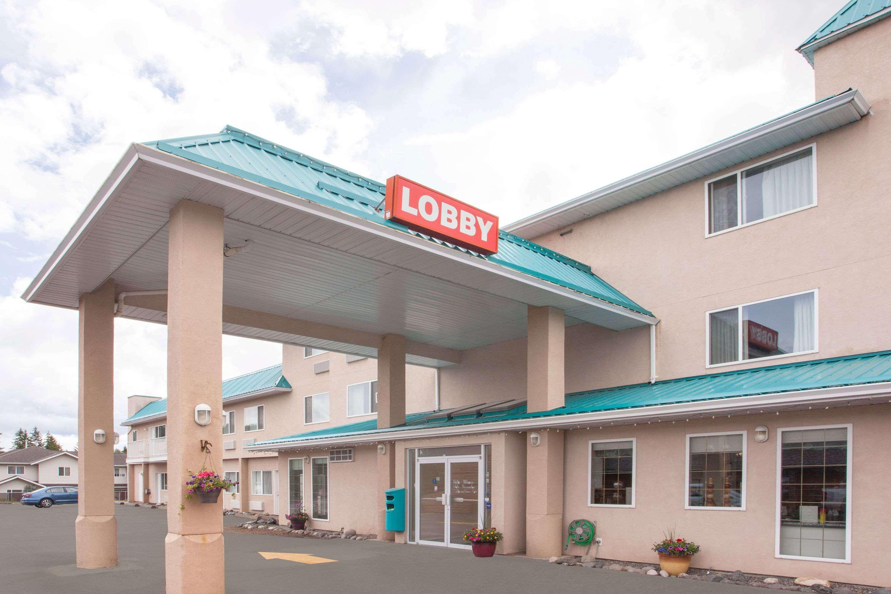 Ramada Limited 100 Mile House Otel Dış mekan fotoğraf