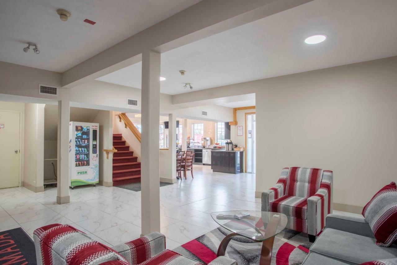 Ramada Limited 100 Mile House Otel Dış mekan fotoğraf